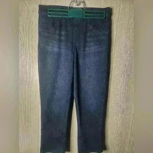 Womens Spanx Dark wash Capris. SIZE MEDUIM. - Picture 1 of 6